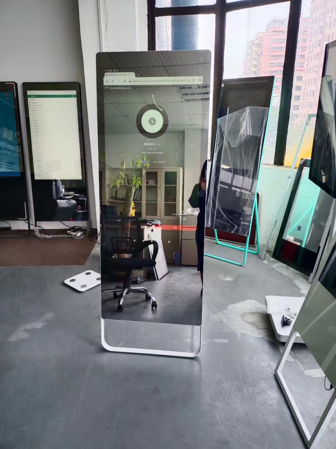 مرآة ذكية للتمارين الرياضية مع - مراجعة Smart Home Gym Mirror وسعره