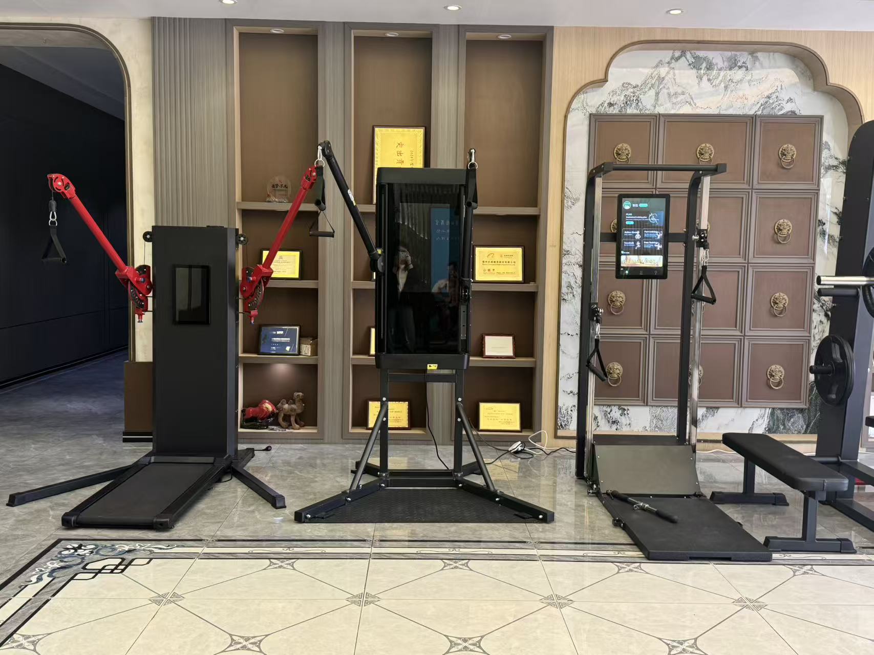 معدات لياقة بدنية احترافية عال - مراجعة Smart Home Gym Mirror وسعره